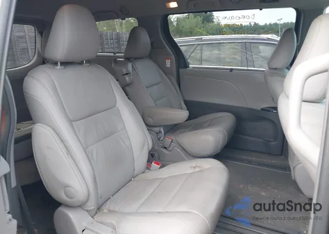 2017 Toyota Sienna Xle 8 Passenger z USA, uszkodzony, nr VIN 5TDYZ3DC2HS836092